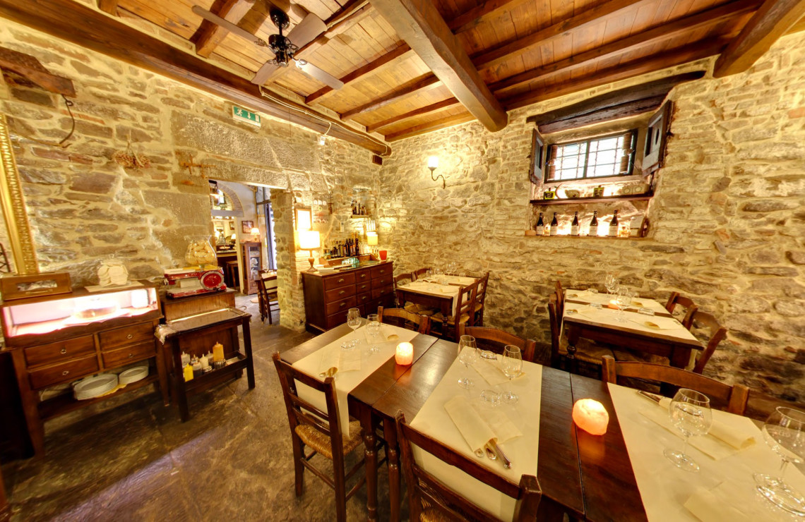 La Bucaccia, Ristorante